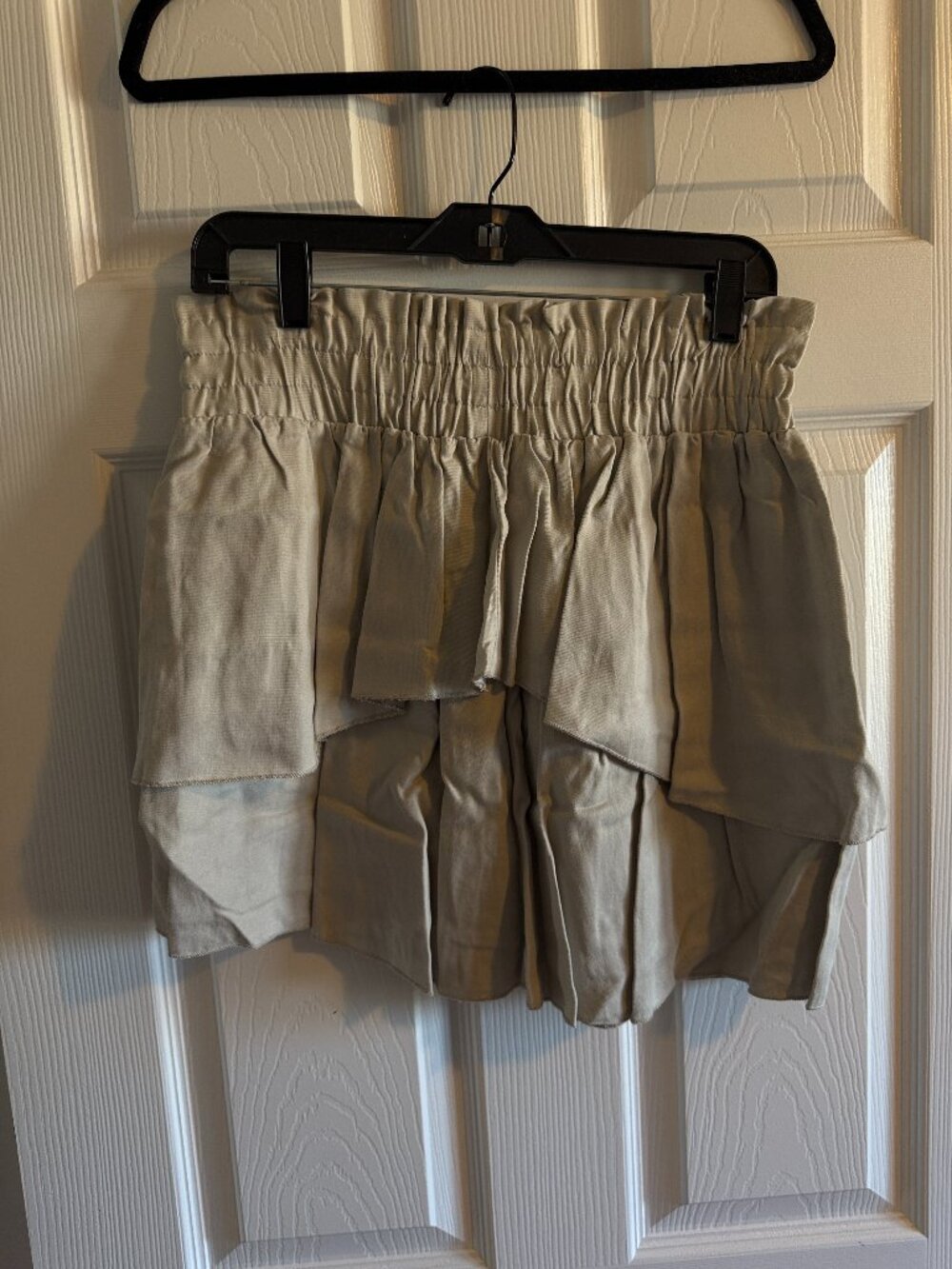 Aritzia Talula Tiered Ruffle Mini Skirt Beige Size M